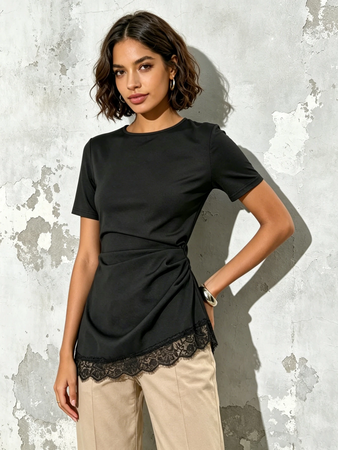 Damen-T-Shirt mit Rundhalsausschnitt, kurzen Ärmeln, geraffter Taille, Spitzenbesatz am Saum, unregelmäßiger, schmaler Schnitt, lässiges Alltags-Sommer-Oberteil – Detail 6
