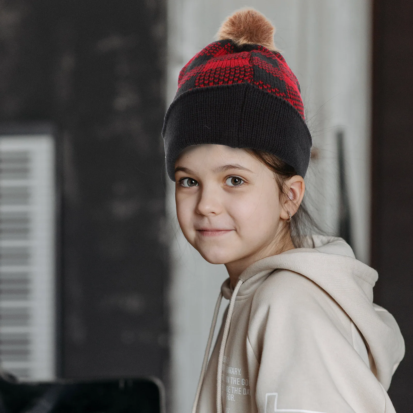 قبعة نسائية محبوكة للشتاء الدافئ للحفاظ على واقي الأذن لركوب الدراجات في الهواء الطلق وتفاصيل رائعة هدية رائعة لعيد الأم