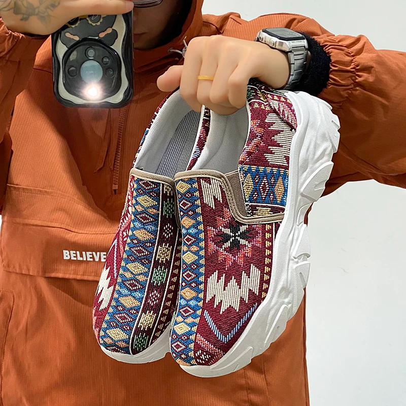 

Новые парусиновые туфли для родителей и детей 2025 года — это модные универсальные повседневные противоскользящие и легкие спортивные туфли на толстой подошве.