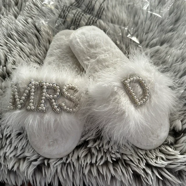 Feather Bride Slippers | Custom Pearl Rhinestone Name Bridal Fur Slippers Gifts Proposal | Wedding Slippers for Bridal Show I DO