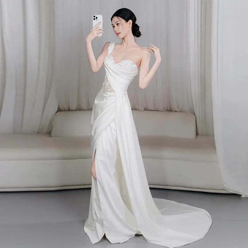 

French Lace Light Wedding Dress2025New Graceful Satin High-End Niche White One-Shoulder Fishtail Engagement Dress