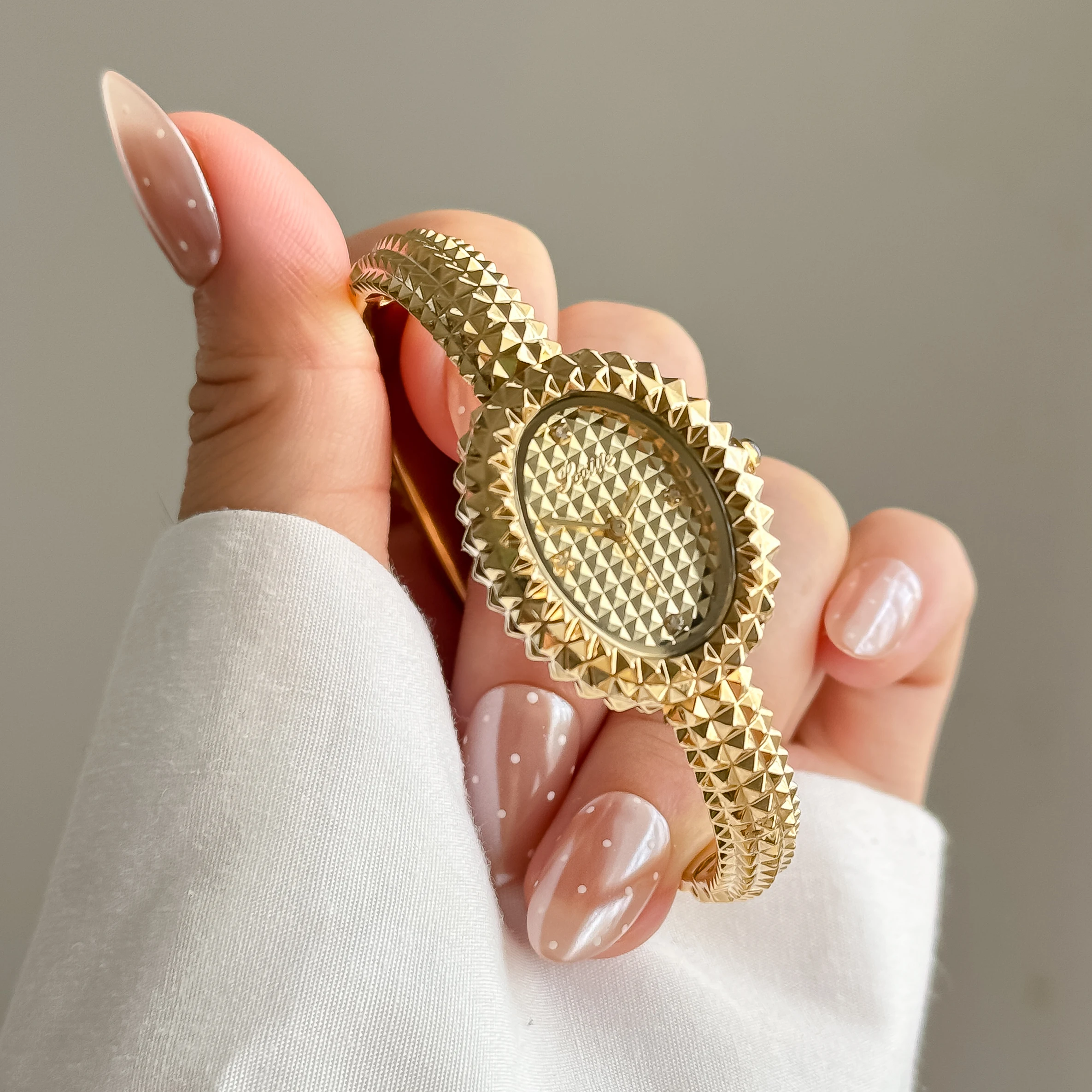 Scottie Watch Luxury Gold Oval Vintage Watches For Woman Golden Diamond-Patterned Bracelet Ladies Quartz Wrist Watch Gift