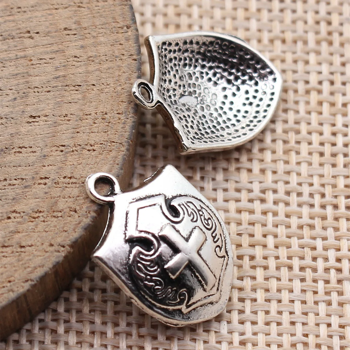 

40pcs 21x14mm(0.83x0.55inch) Antique Silver Color Cross And Shield Charms Pendants DIY Jewelry Making Accessories