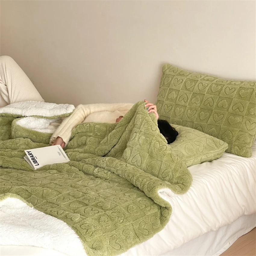 

Monochrome Love Jacquard Blanket, Thickened Double Lamb Fleece, Warm Office Nap Blanket, Korean Style, Autumn and Winter