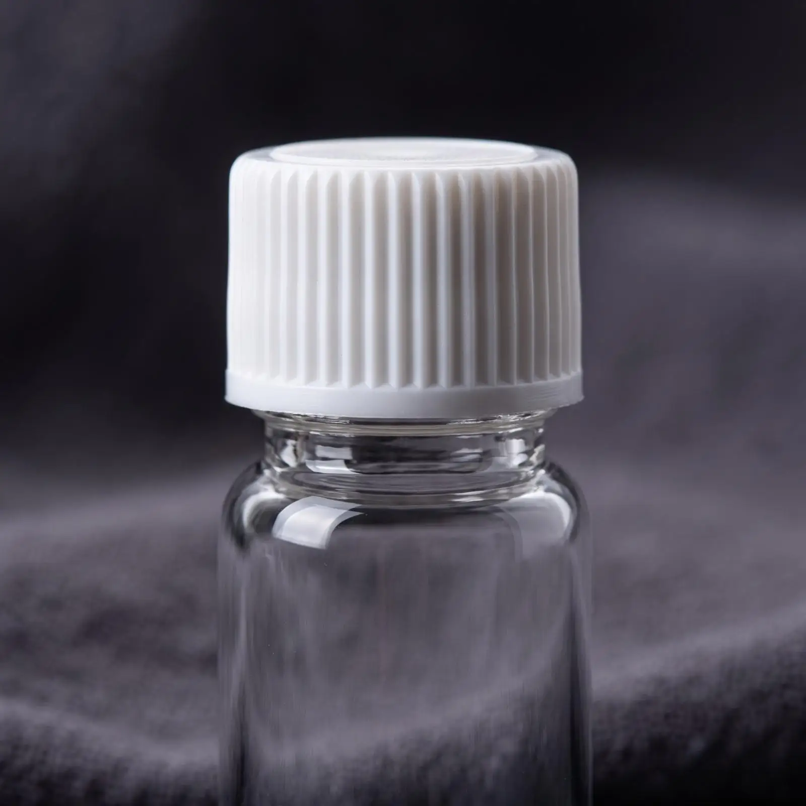 Leakproof Mini Glass Perfume Bottle Travel Size Container with Secure Closure for Essential Oil and Lab Liquids