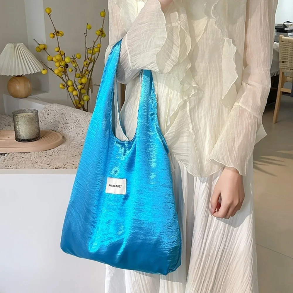 Borsa tote in raso di seta di grande capacità Borsa a tracolla semplice di lusso elegante Borsa per la spesa sotto le ascelle leggera e versatile casual