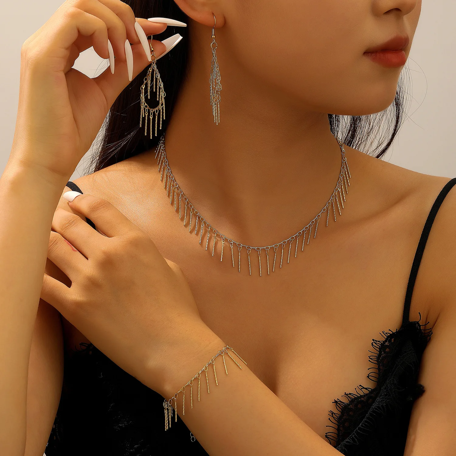 

Набор из 3 предметов, корейские модные серьги с кисточками золотого цвета для женщин, металлические украшения, браслет 2024, ожерелье, серьги, комплекты аксессуаров