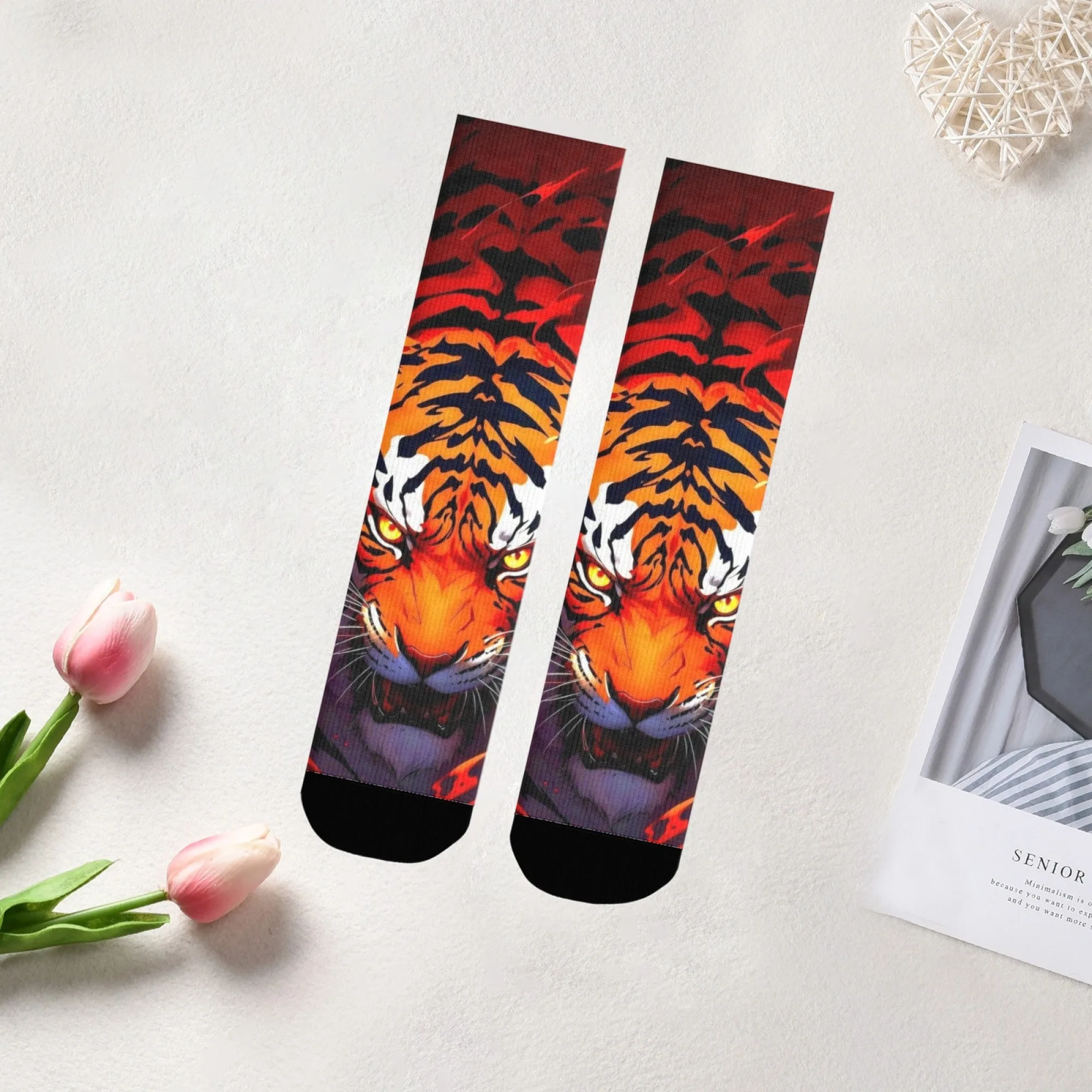 Fluoreszierende Tiger-Streifenkopf-Socken mit mittlerer Wade, dominanter Tiger-Kunstdruck, trendige Street-Cool-Unisex-Sportsocken für den täglichen Gebrauch im Freien