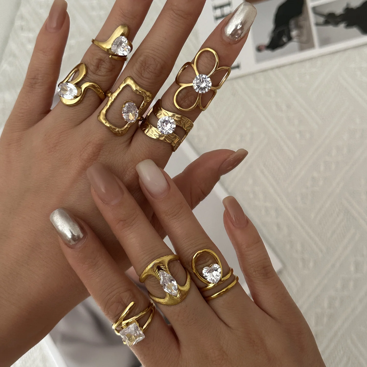 Einzigartiger Herzförmiger Zirkonia-Ring für Damen und Herren Edelstahl Goldfarben Hohler Blumen-Fingerring Wasserdichter Schmuck Geschenke – Detail 2