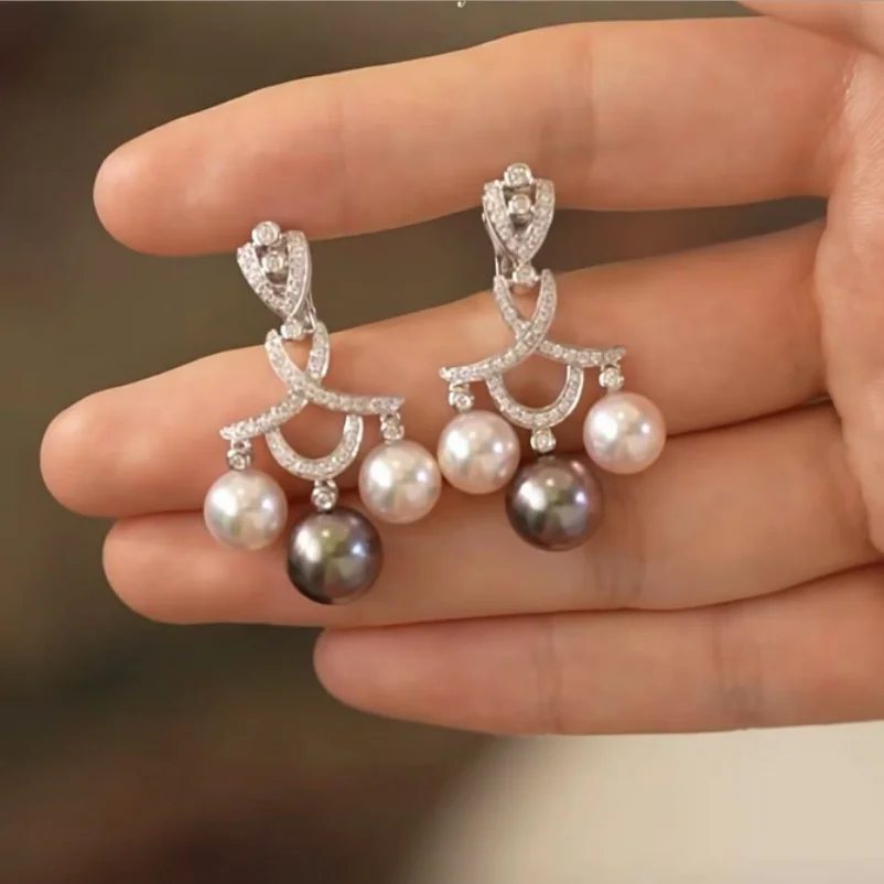 

CLASSICS SOUTH SEA WHITE BLACK ROUND PEARL EARRING