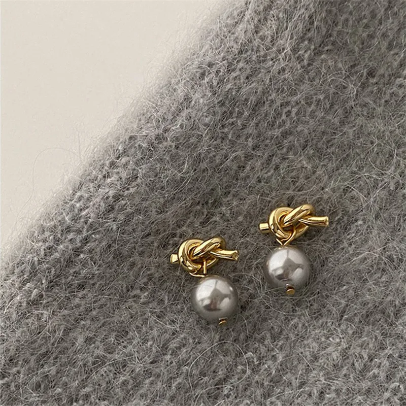 Pendientes colgantes de perlas de Metal irregulares, pendientes de tuerca de moda de personalidad de estilo europeo y americano, accesorios de viaje de Ms Girl