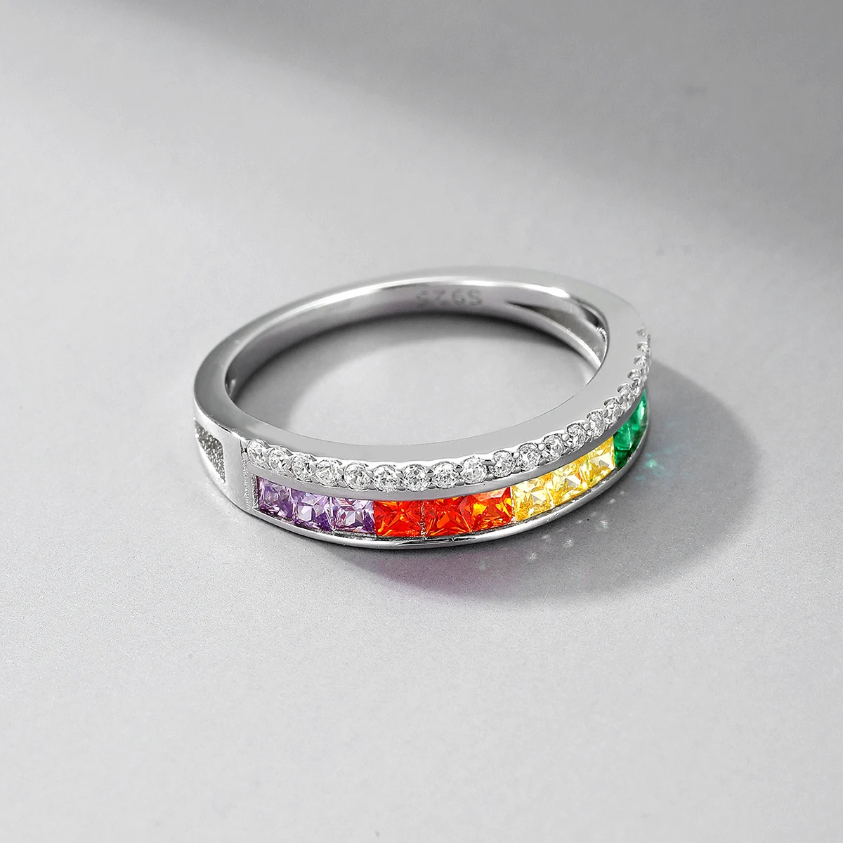 

A lucky colored rainbow zircon with exaggerated personality and temperament, 925 sterling silver, ladies' party, banquet, busine