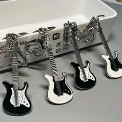 Yaratıcı Mini müzik aletleri gitar anahtarlık çok renkli Rhinestone anahtarlık kadın erkek araba çanta telefon kılıfı sarkık hediye