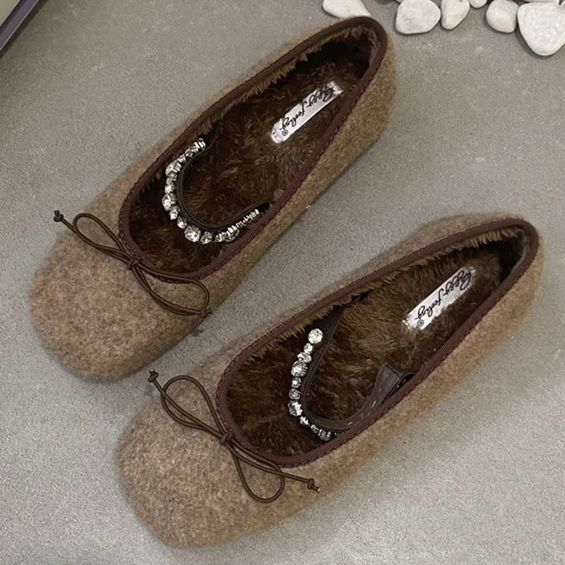 女性のフェイクファーフラットシューズ丸いつま先浅いスリッポンシューズカジュアルなバレエシューズ柔らかくて平らなバレエシューズ新しいブランド冬