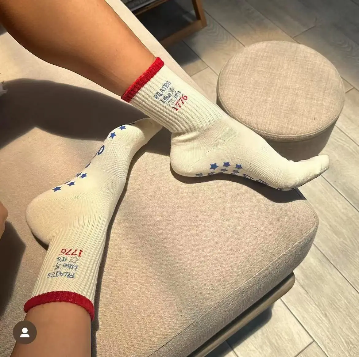 Produttore Logo personalizzato OEM Design Donna Cotone antiscivolo Grip Ruffle Ricamo Antiscivolo Yoga Pilates Calzini