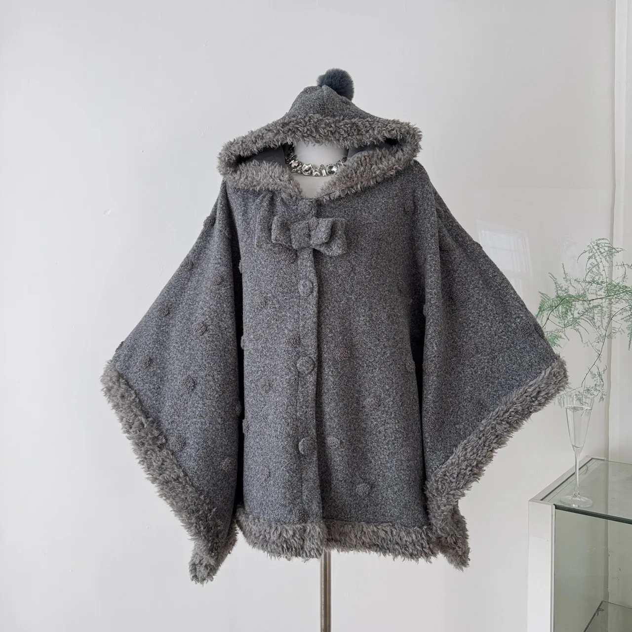 

Женское пальто для поездок на работу, зима 2025 года, с бантом, с узлом, на свободной подкладке, теплое бальное пальто с капюшоном, другое материал 00%