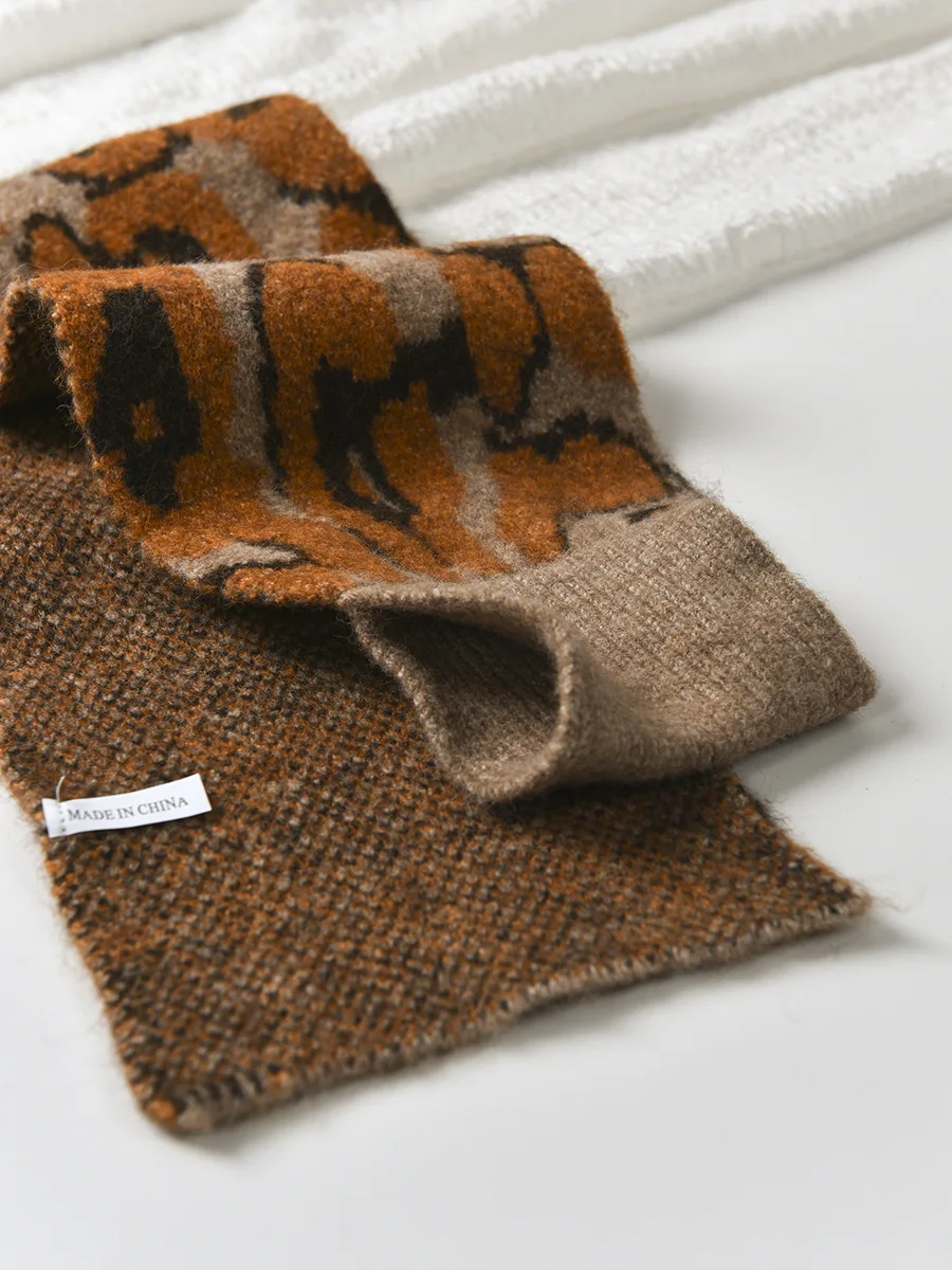 겨울 새로운 표범 인쇄 게으른 크로스 울 니트 작은 스카프 여성 패션 유럽과 미국의 짧은 따뜻한 작은 스카프