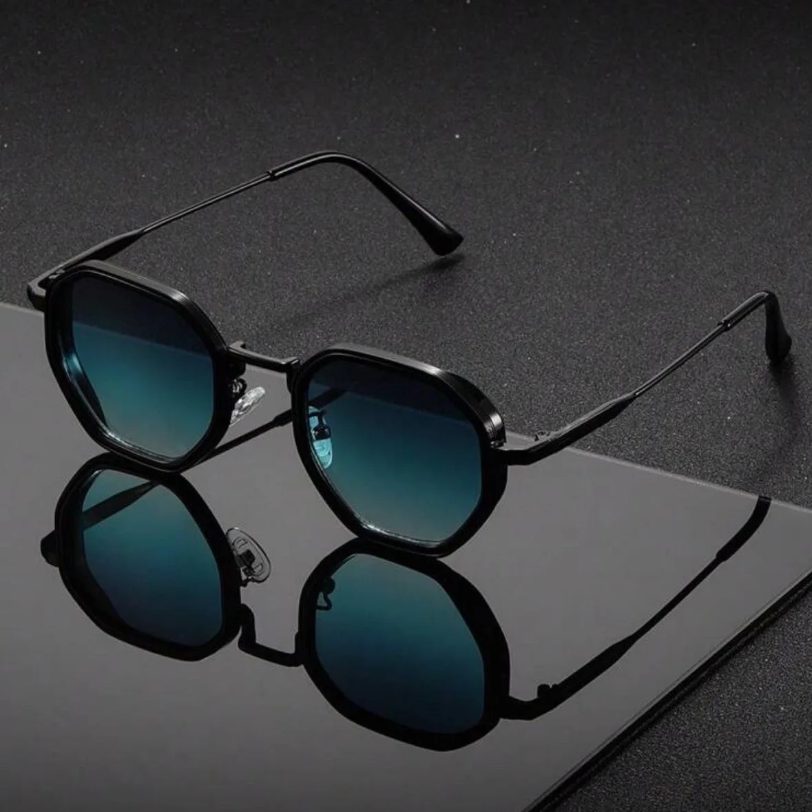 1 Pair Unisex Round Metal Fashionable Sunglasses Vintage Irregular punk Man Sun Glasses Classic UV400 Male Female Eyeglasses