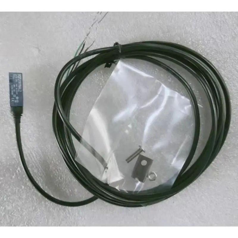 New proximity switch XS7J1A1NAL2 fast shipping