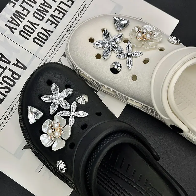 

Elegant Metal Texture Shoe Charms for Crocs Clogs Pins Rhinestone Pearl Decorations Slipper Accessories Garden Sandals Girl Gift
