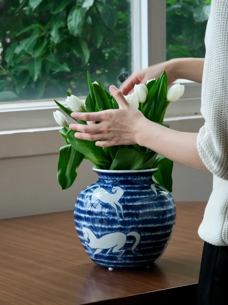 Vase ceramic blue and white porcelain hand-painted geometric pattern printing and dyeing suitable  living room desktop ornament