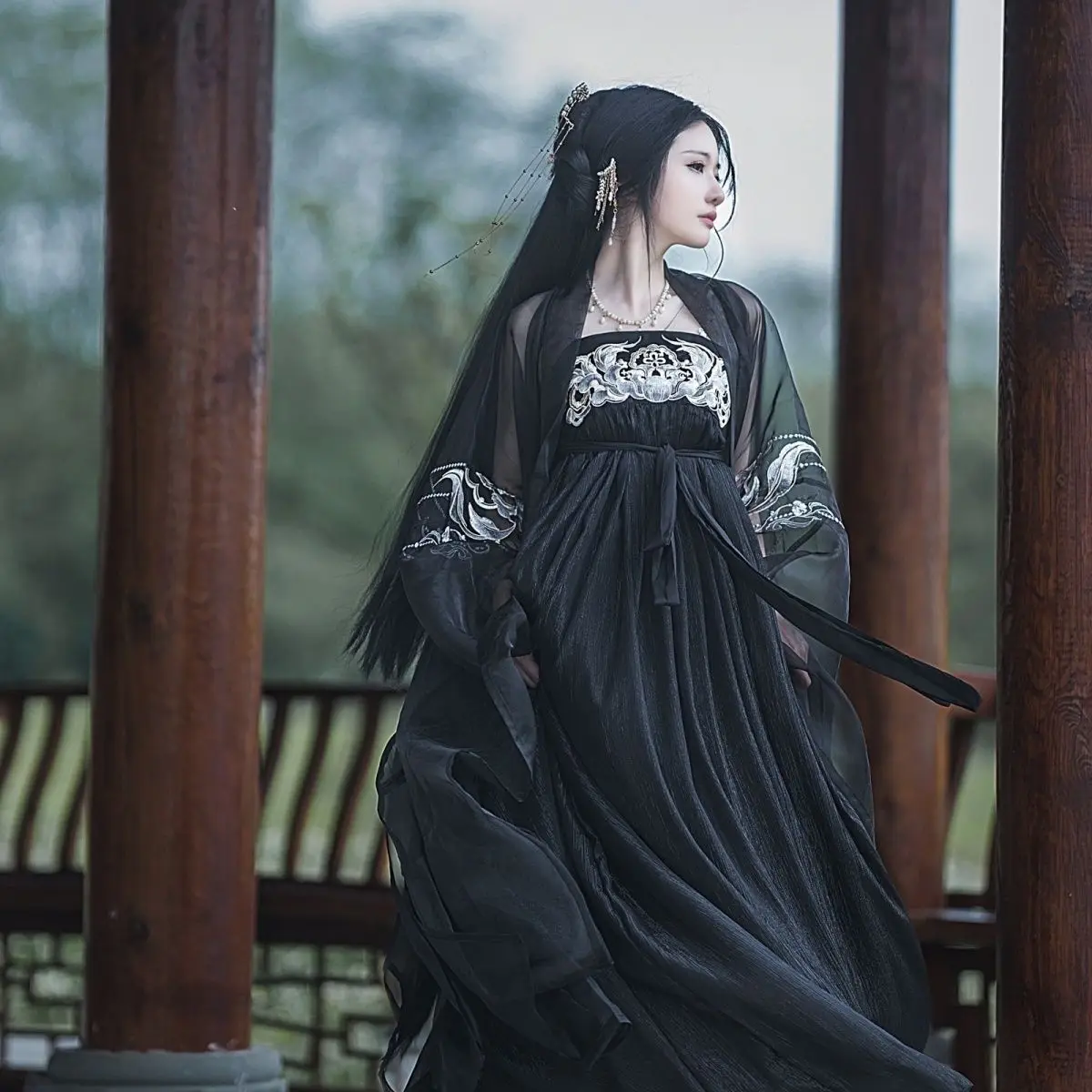 Chinese costume drama heavy industry embroidered Hanfu black