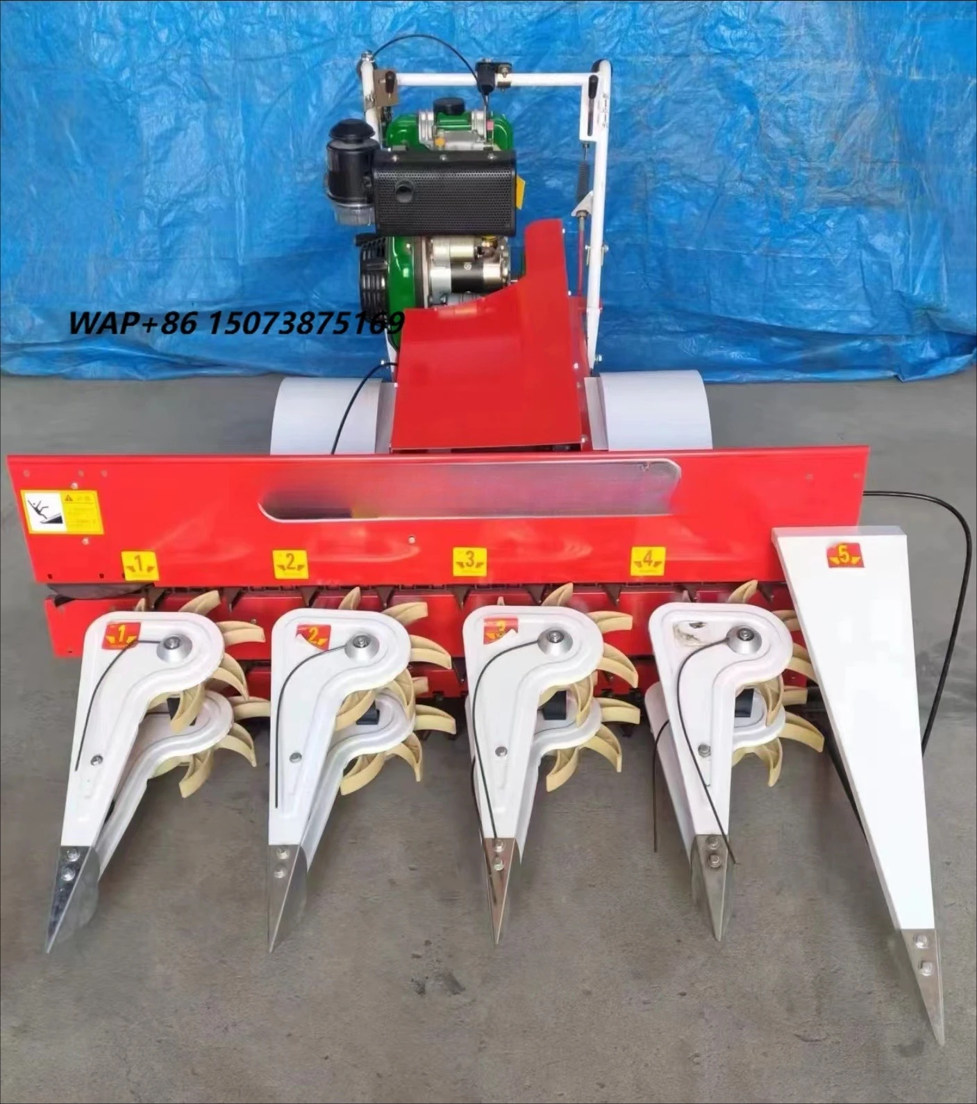 Hand-supported Self-propelled Agricultural Harvester Suitable for a Variety of Crops