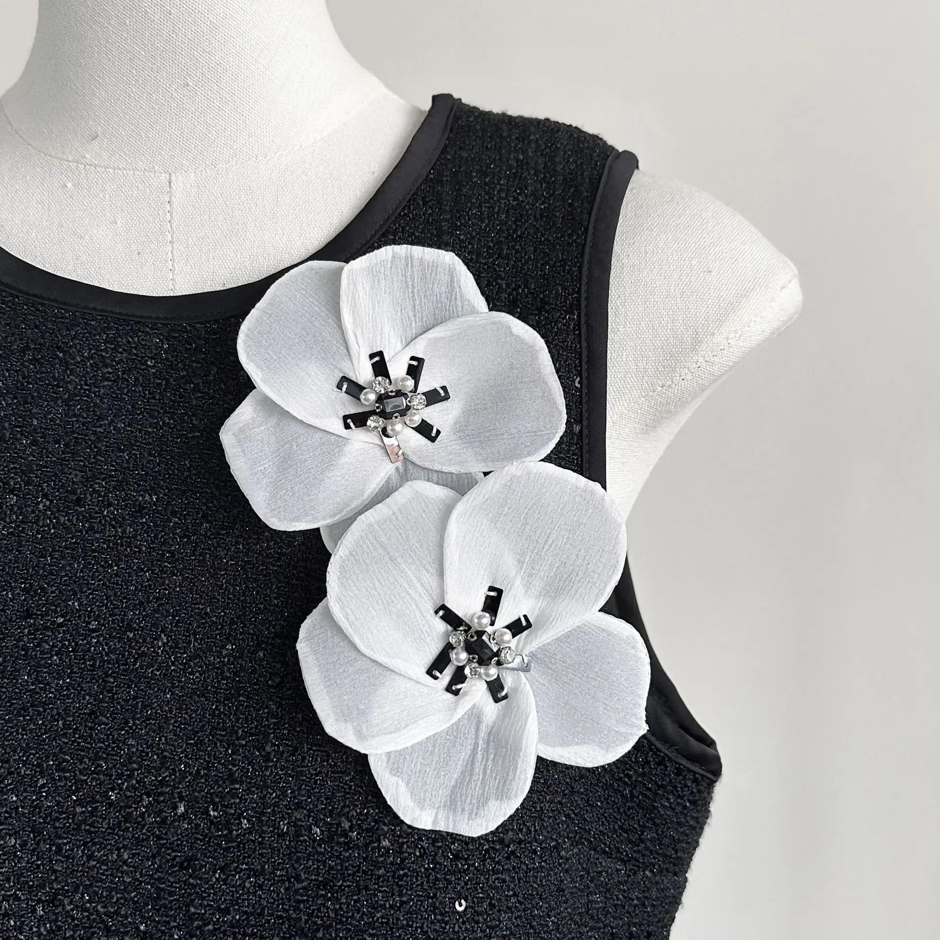 Wide Organza Beads Stamen Five Petals, DIY Decoration Flower, Bag Accessories, Skirt Corsage, Black and White, 10cm, 1 Pc