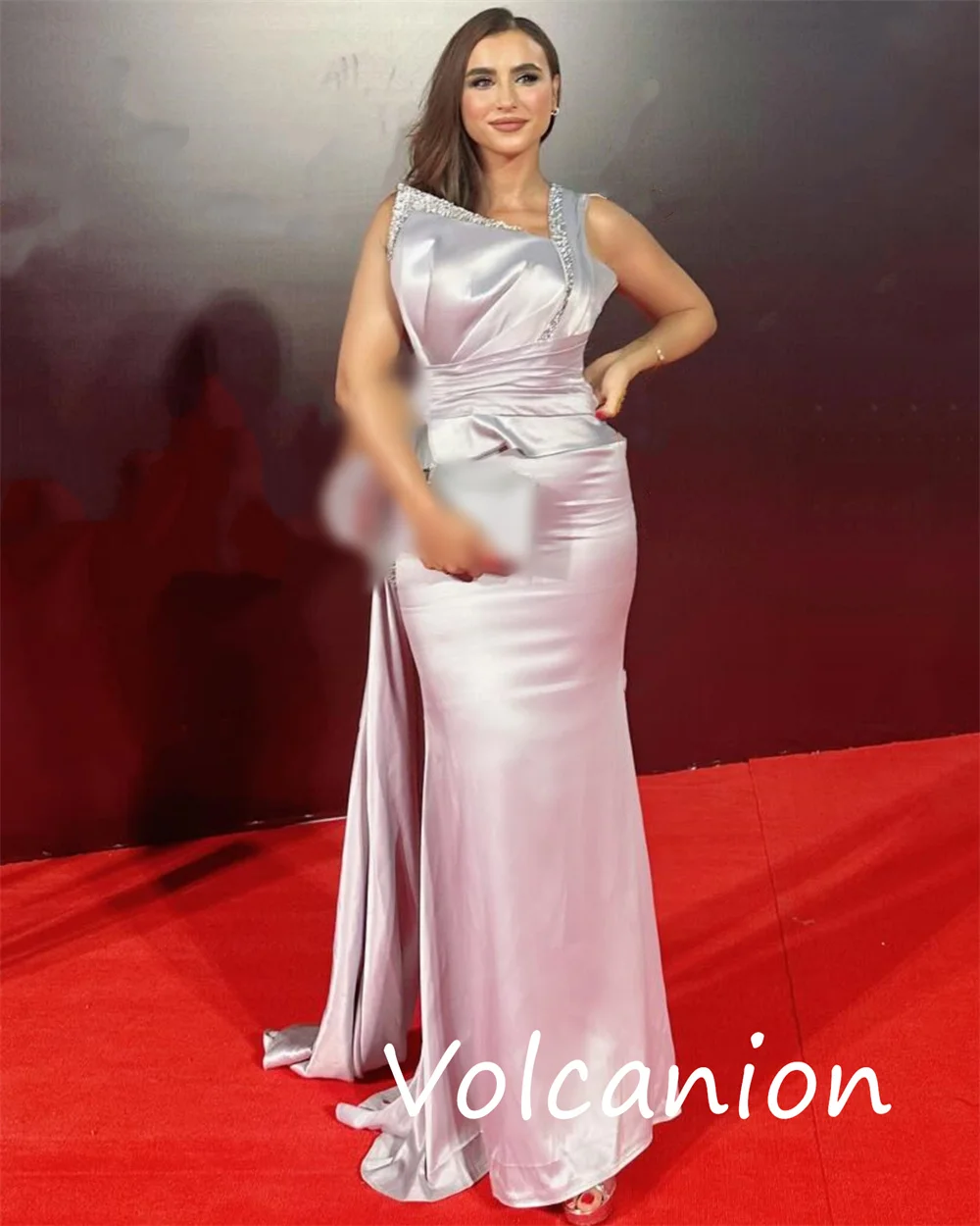 Maßgeschneiderte moderne Charmeuse-Pailletten-Falten-Trompete, schulterfreie lange Kleider, maßgeschneiderter Anlass, sexy