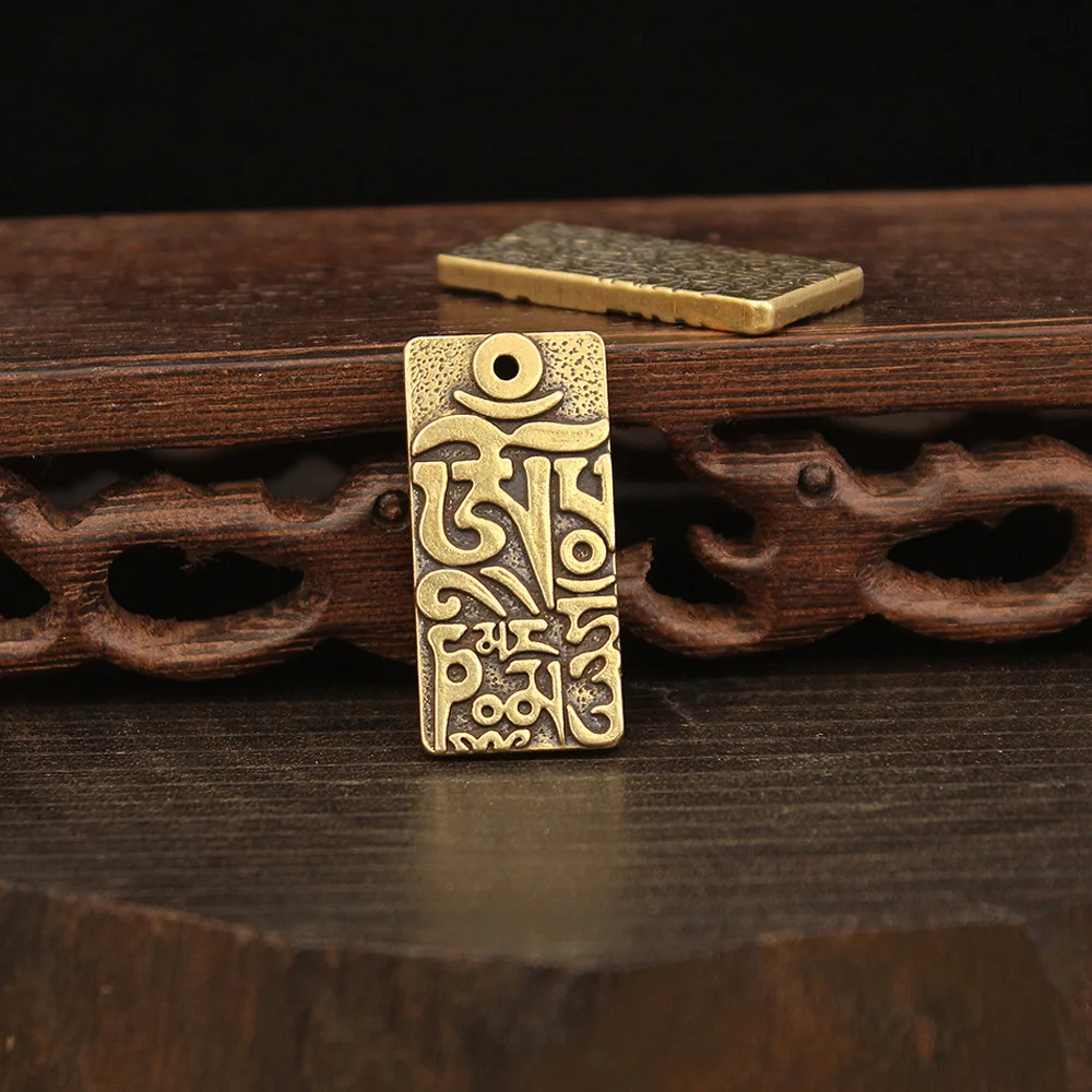 Messing-Talisman mit Tibetischen Sechs-Karaktzer-Formeln, Sicherheits- und Friedensamulett, Glücksbringer, DIY Mini-Hängedekoration – Detail 3
