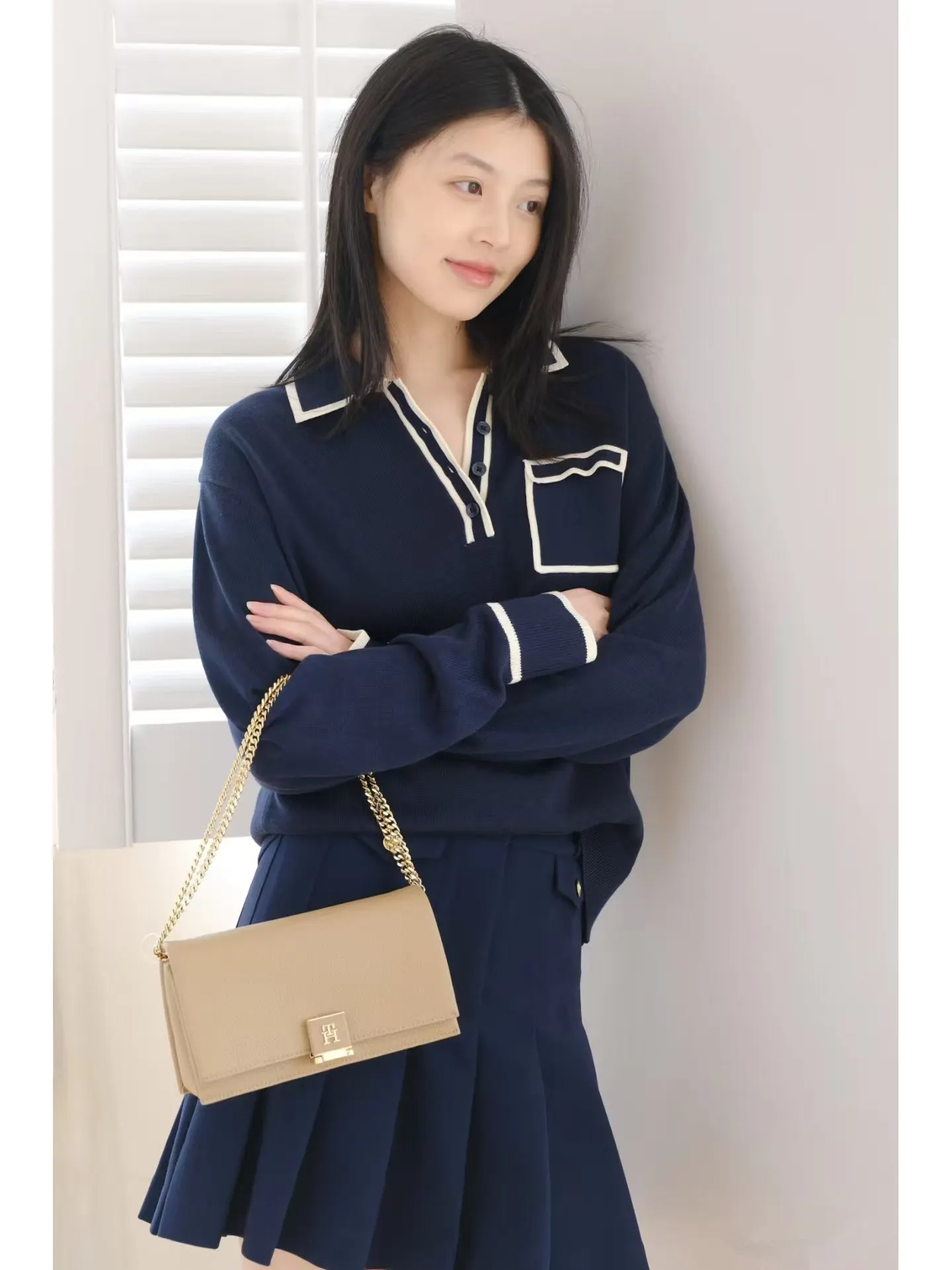 

Fashionable Commuter College Style Contrast Color Collar Single Pocket Half Open Knitted Sweater Women's Top