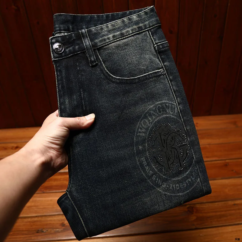 Calça jeans masculina estampada de alta qualidade, casual, estiramento da atmosfera, tudo combina, retrô, luxo acessível, tendência, moda