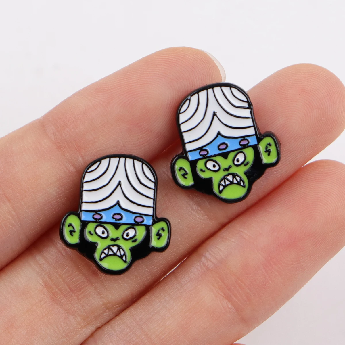 Anting Anak Perempuan Lucu untuk Wanita Anting Kancing Baja Tahan Karat Penjahat Lucu Perhiasan Korea Aksesori Cosplay Hadiah Pesta Mainan Anak-anak