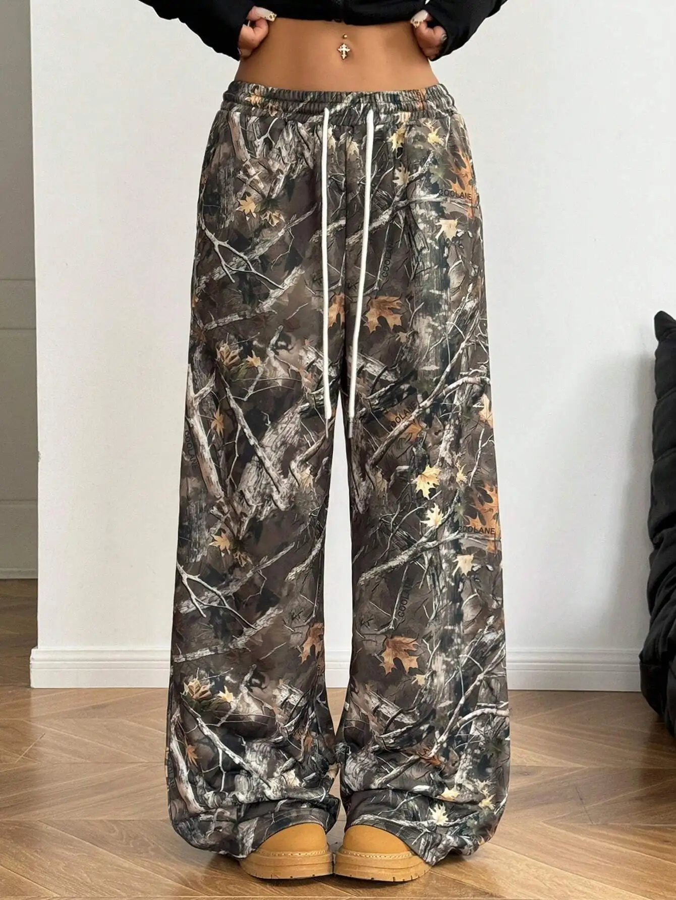 

Women's Casual Camo Print Wide Leg Drawstring Pants with Leaf Pattern