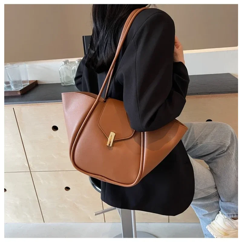 Large Capacity Soft Surface Bag for Women 2024 New Style Simple Temperament Shoulder Bag Niche Texture Wing Bag Tote Bag