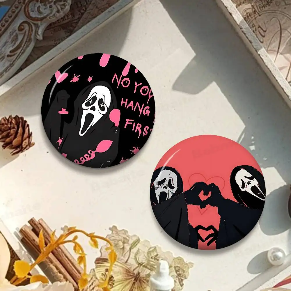 S-SCREAMS Horror Movie 32/44/58mm Handmade Pin Round Funny Snap-in Brooches for Backpack Cothes Accessories Badge Hat Decoration