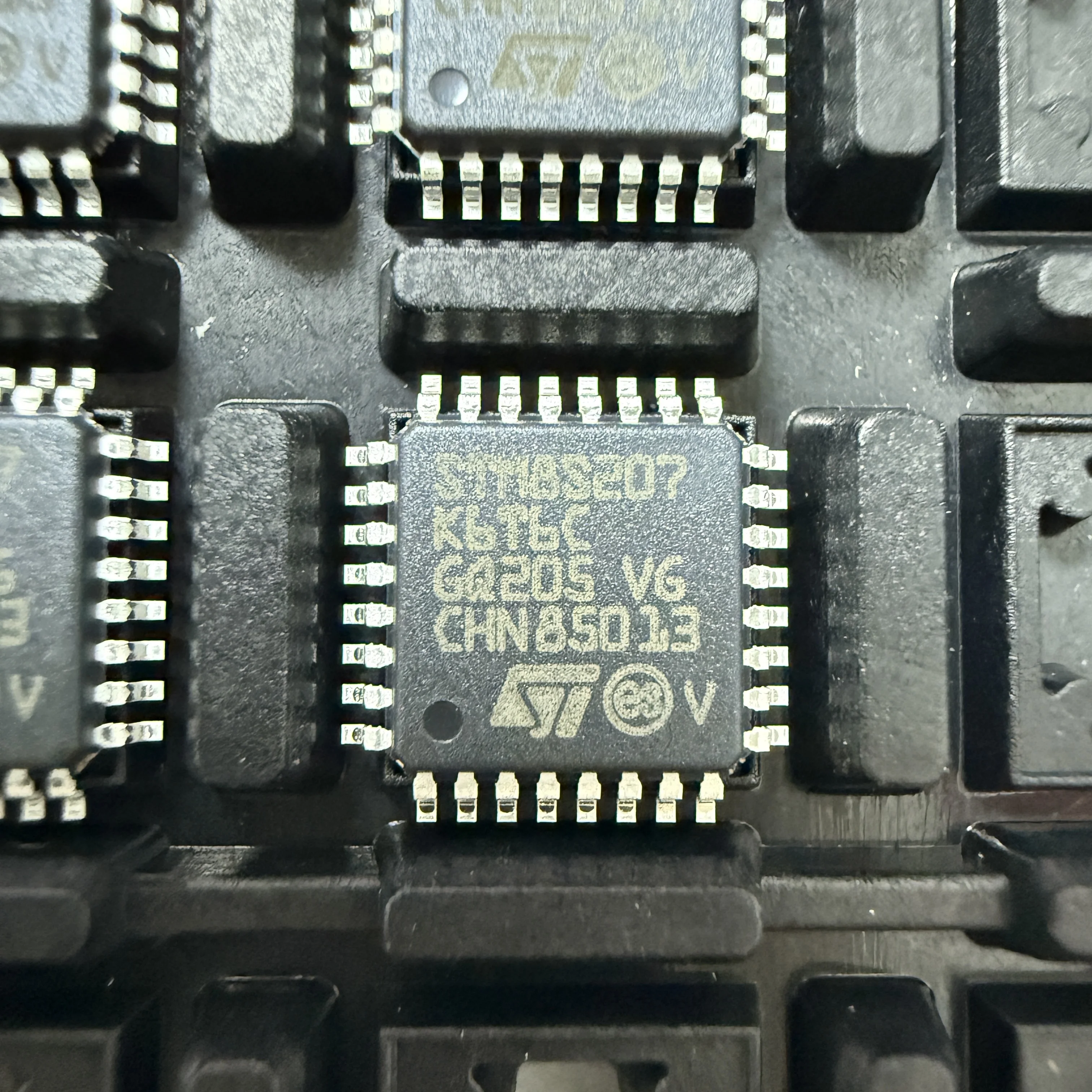 2PCS/LOT STM8S207K6T6C (Microcontroller Units)