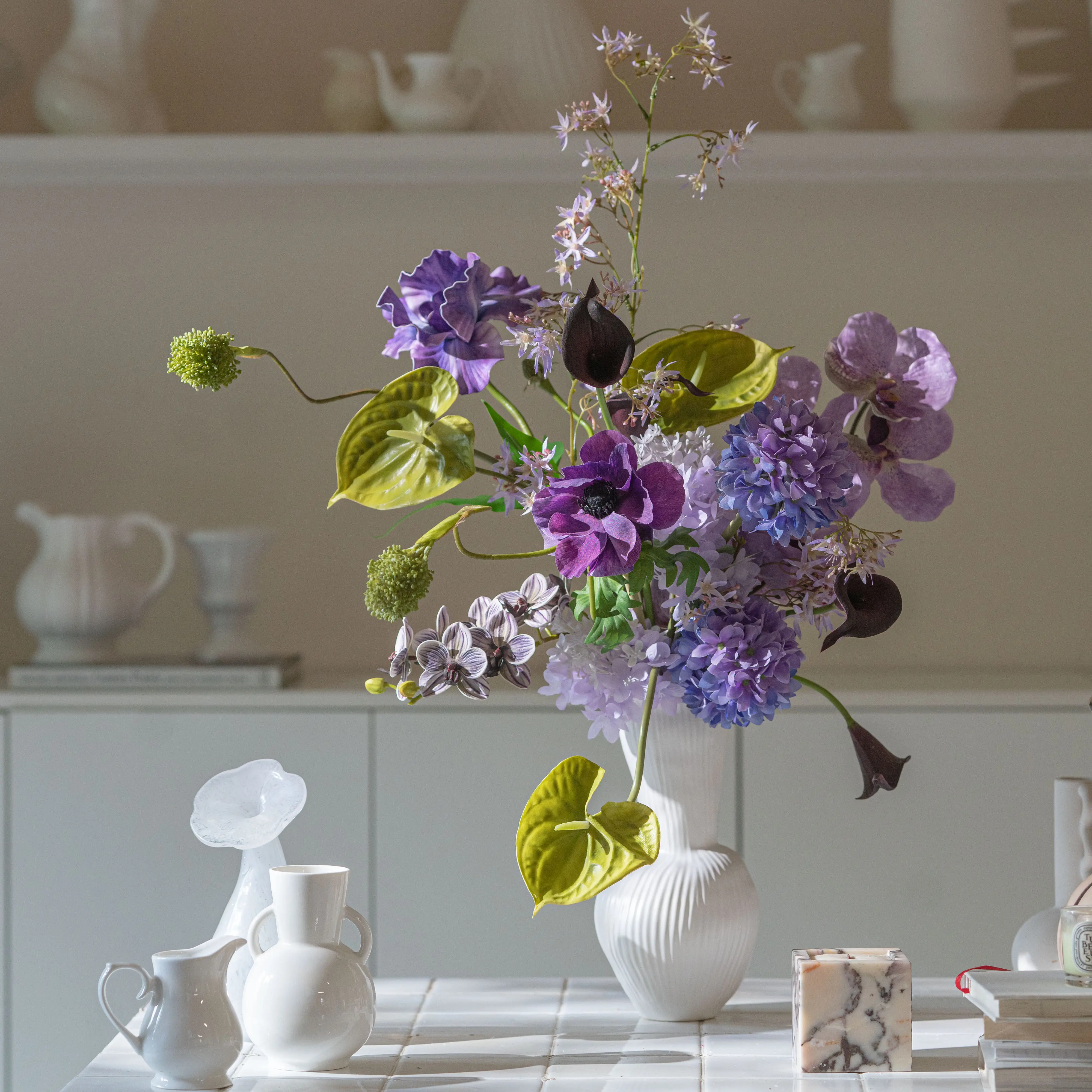 Home soft decoration living room dining table light luxury high-end model room ornament hotel smoked clothes purple