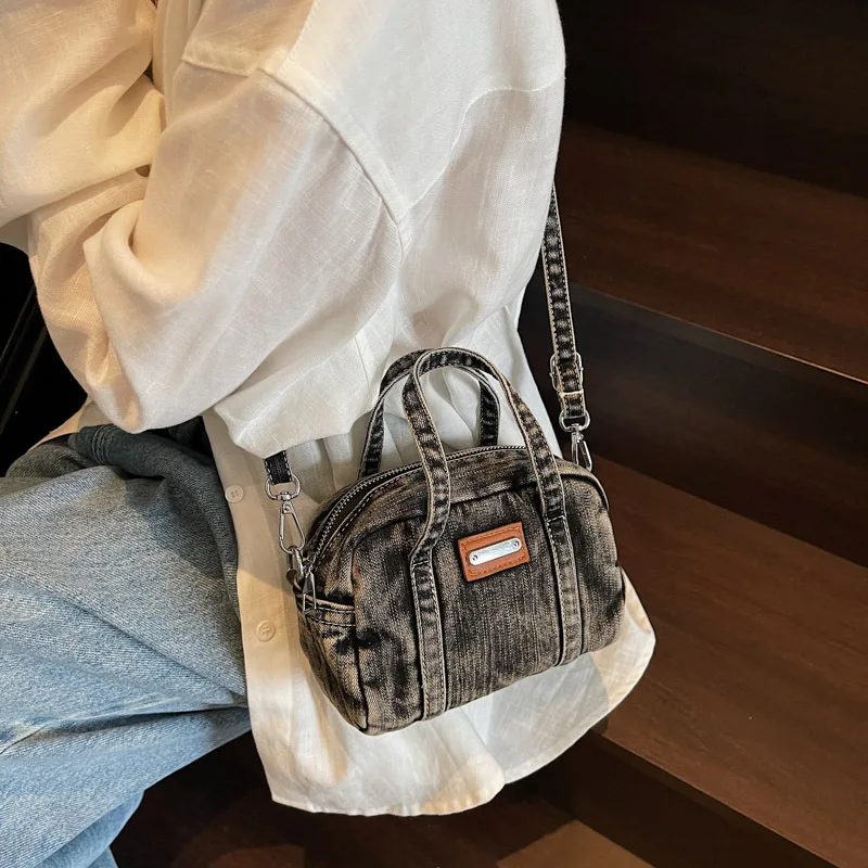 Winter Hot-selling New High-value Fashion Designer Denim Bag Women's Casual Simple and Versatile Light Shopping Messenger Bag