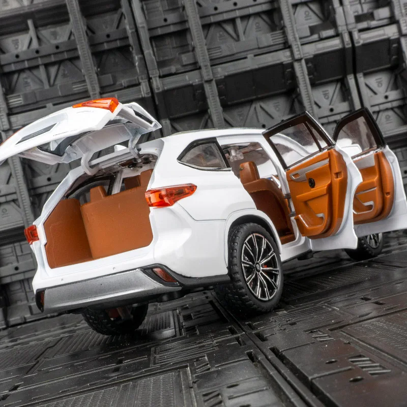 Para 1:24 Toyota Highlander coche en miniatura de aleación SUV vehículo todoterreno puerta y capó del motor maletero se puede abrir tiene sonido y iluminación