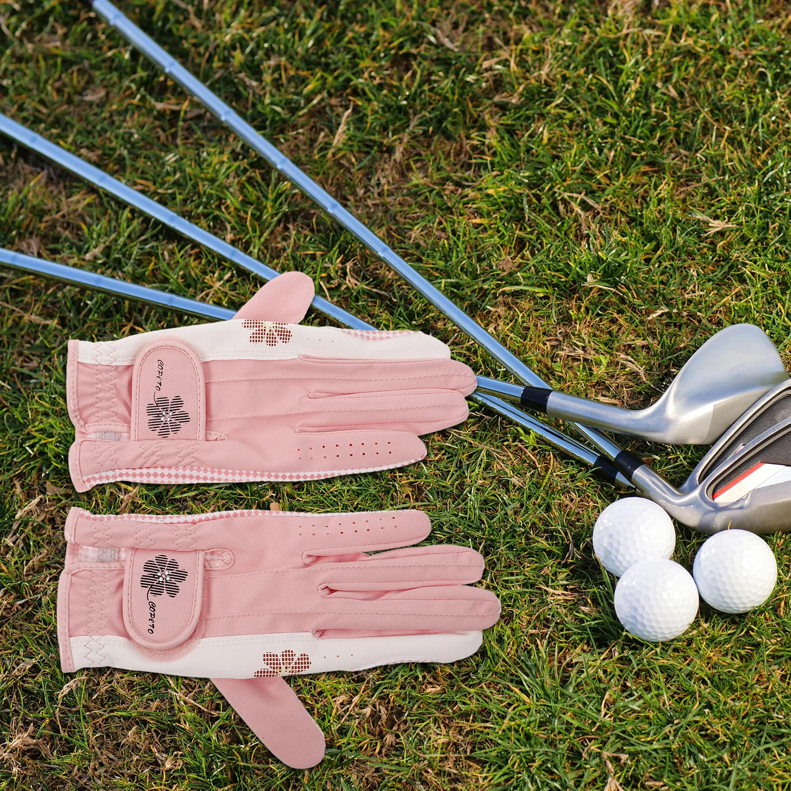 1 زوج قفازات الغولف النساء تعزيز قبضة تنفس شبكة تصميم مقاومة للاهتراء إكسسوارات رياضية قفازات الغولف النساء