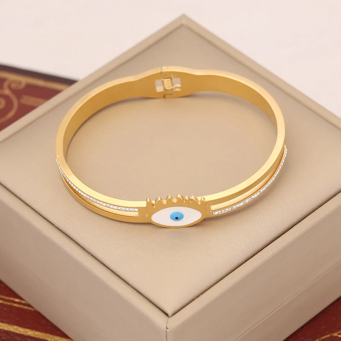 316L Stainless Steel Butterfly Eyes Flower Bracelet For Women's Fashion Hollow Out Non Fading Handwear Party Jewelry Gift