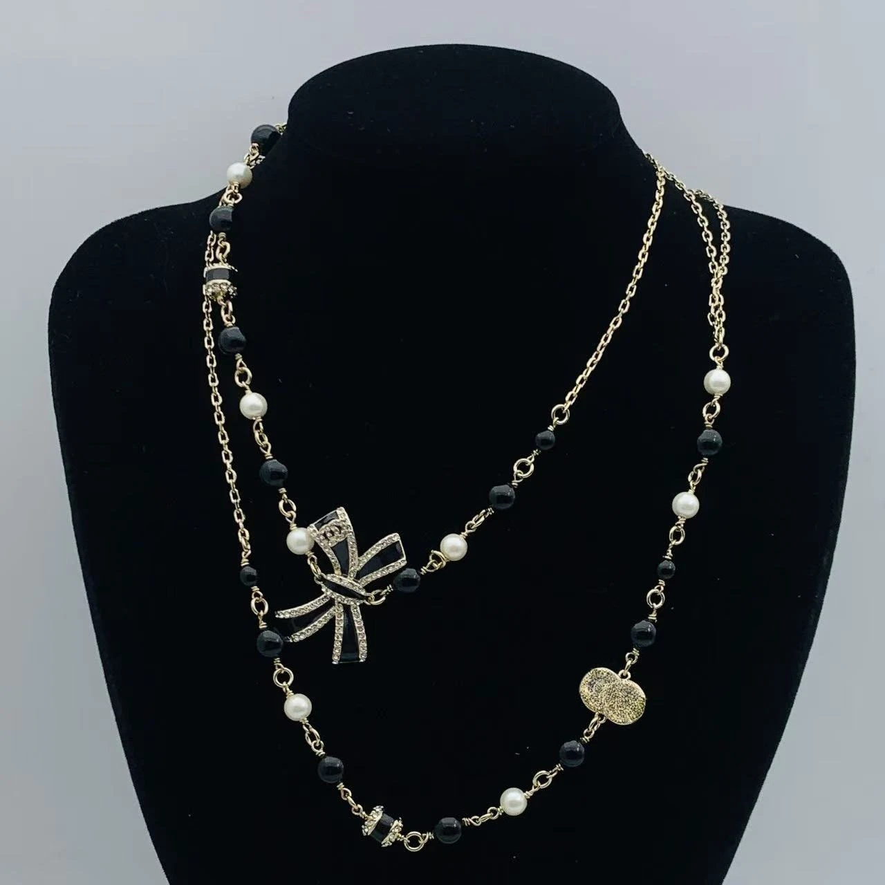 

Ожерелье с буквой C, женские европейские и американские шейные цепочки, серьги-гвоздики с благовониями и бабушкой для женщин, 2025 г.