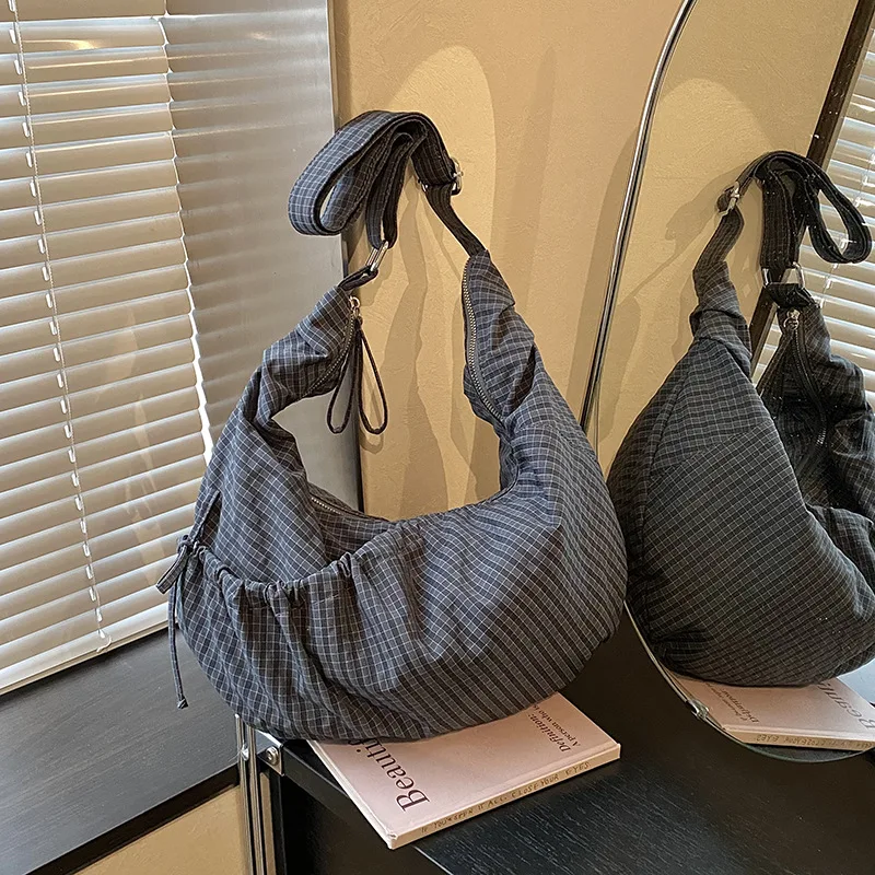 

Новая модная сумка-кроссбоди с жатой текстурой, вместительная повседневная сумка через плечо, легкая универсальная сумка-хобо в клетку с текстурной поверхностью