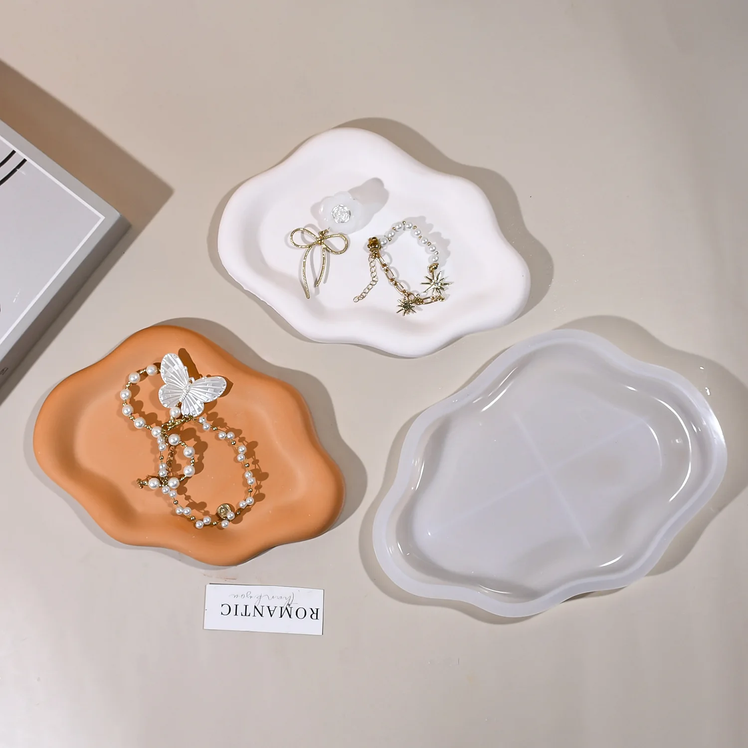 

Cloud Shape Resin Tray Silicone Mold Heart Concrete Gypsum Coaster Molds DIY Jewelry Trinket Dish,Candle Holder Casting Mould