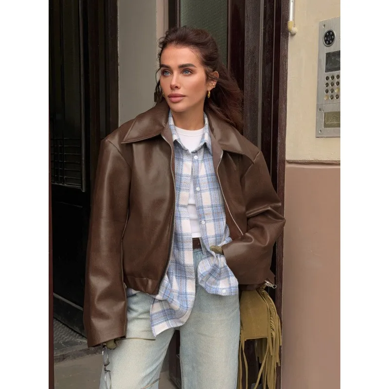 Jaqueta de Couro Retro Outono Inverno 2025 Nova Jaqueta de Couro PU Feminina Curta com Lapela Estilo Motociclista Moda Feminina