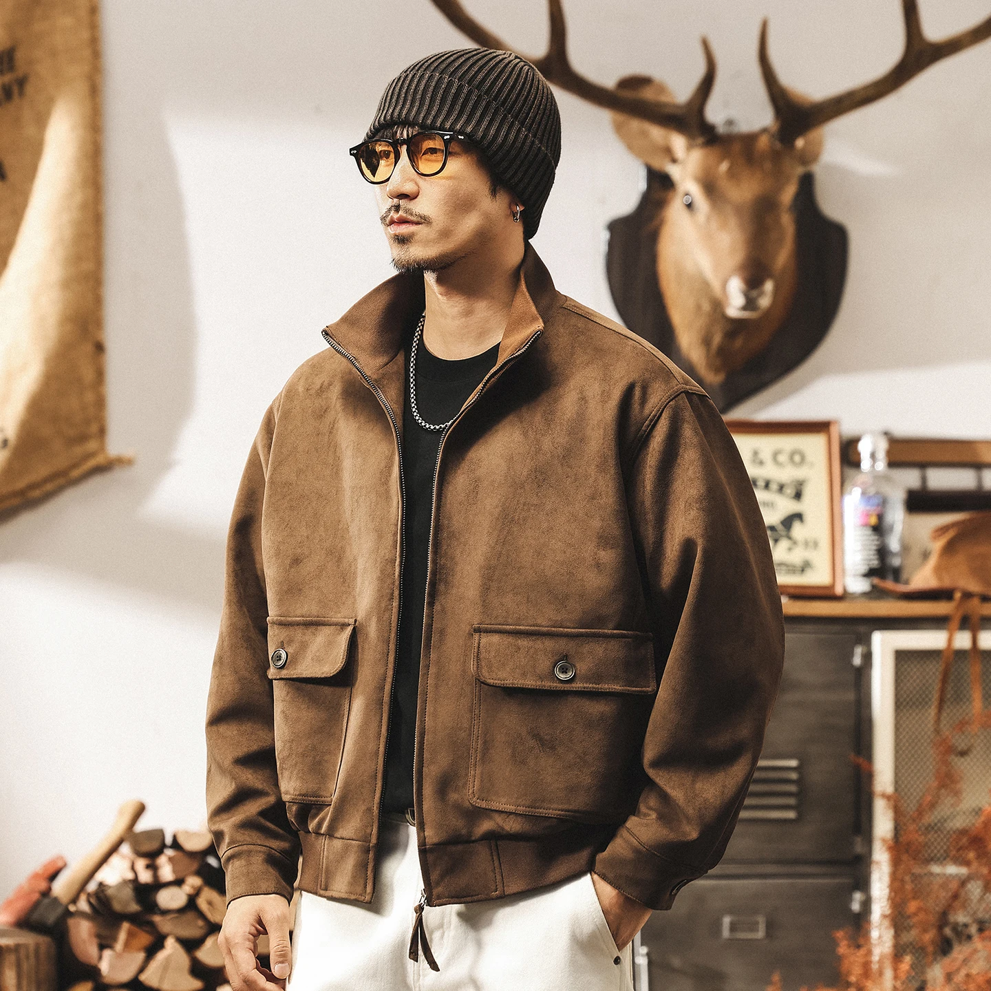 

A highly anticipated retro leather fleece jacket for men's autumn and winter, featuring a loose stand-up collar work jacket