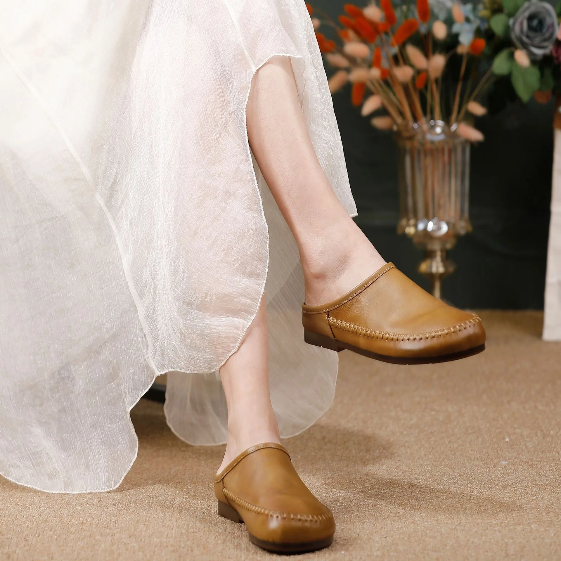 

Birkuir Retro Flat Heel Closed Toe Women Slippers 2026 Sewn Outdoor Slides Round Toe Casual Shoes Genuine Leather Slippers