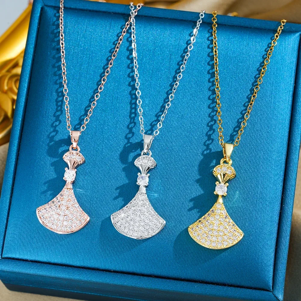 قلادة عصرية من الفولاذ التيتانيوم، فستان طويل على شكل مروحة مرصع بالألماس على الطراز الراقية