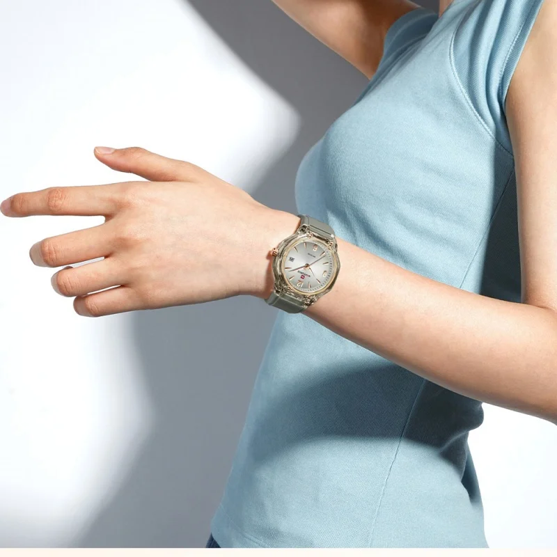 NAVIFORCE Woman's Watch High Quality 50M Waterproof Date Display Luminous Pointer Silicone Strap Fashion Simple Lady Wristwatch